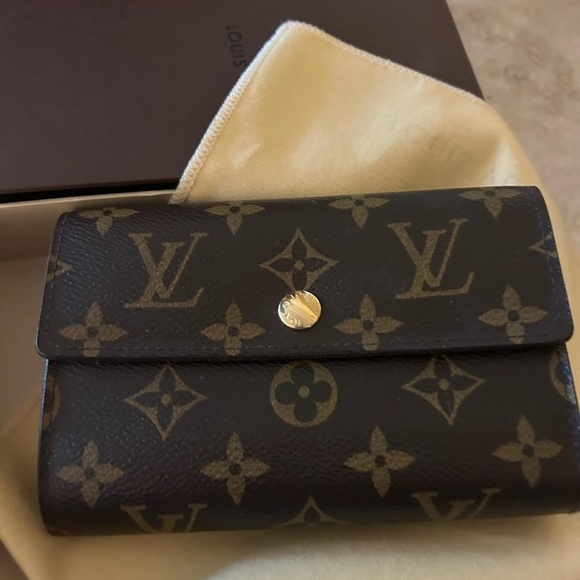 Louis Vuitton Dark Brown Monogram Wallet - Picture 1 of 2
